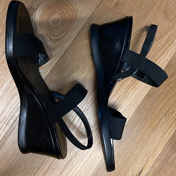 Stuart Weitzman wedge with fabric strap - Picture 2 of 7